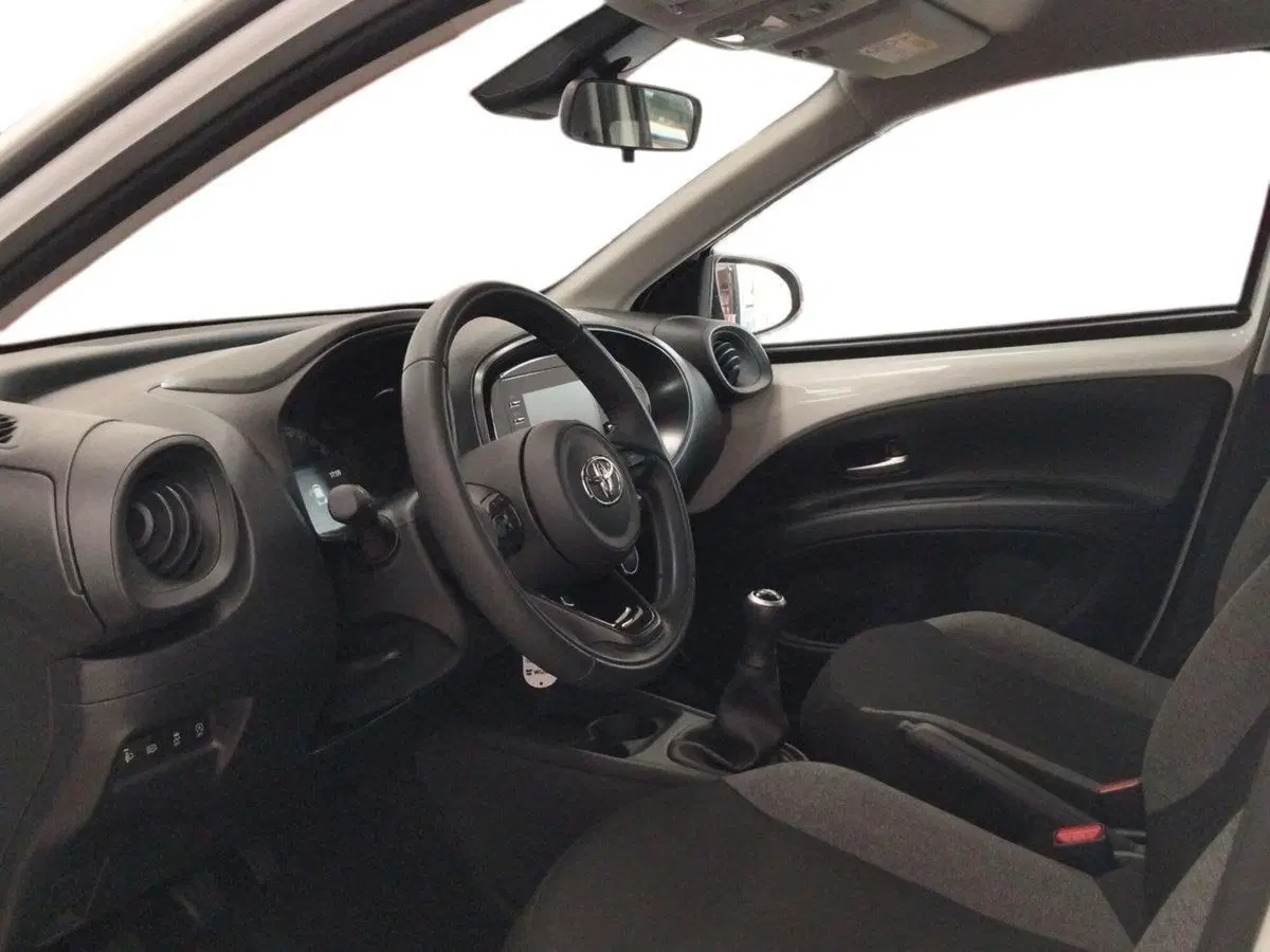 Toyota Aygo X usata a Roma (7)