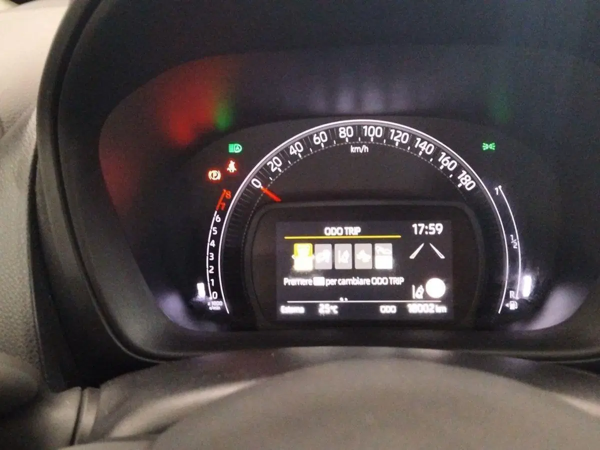 Toyota Aygo X usata a Roma (9)