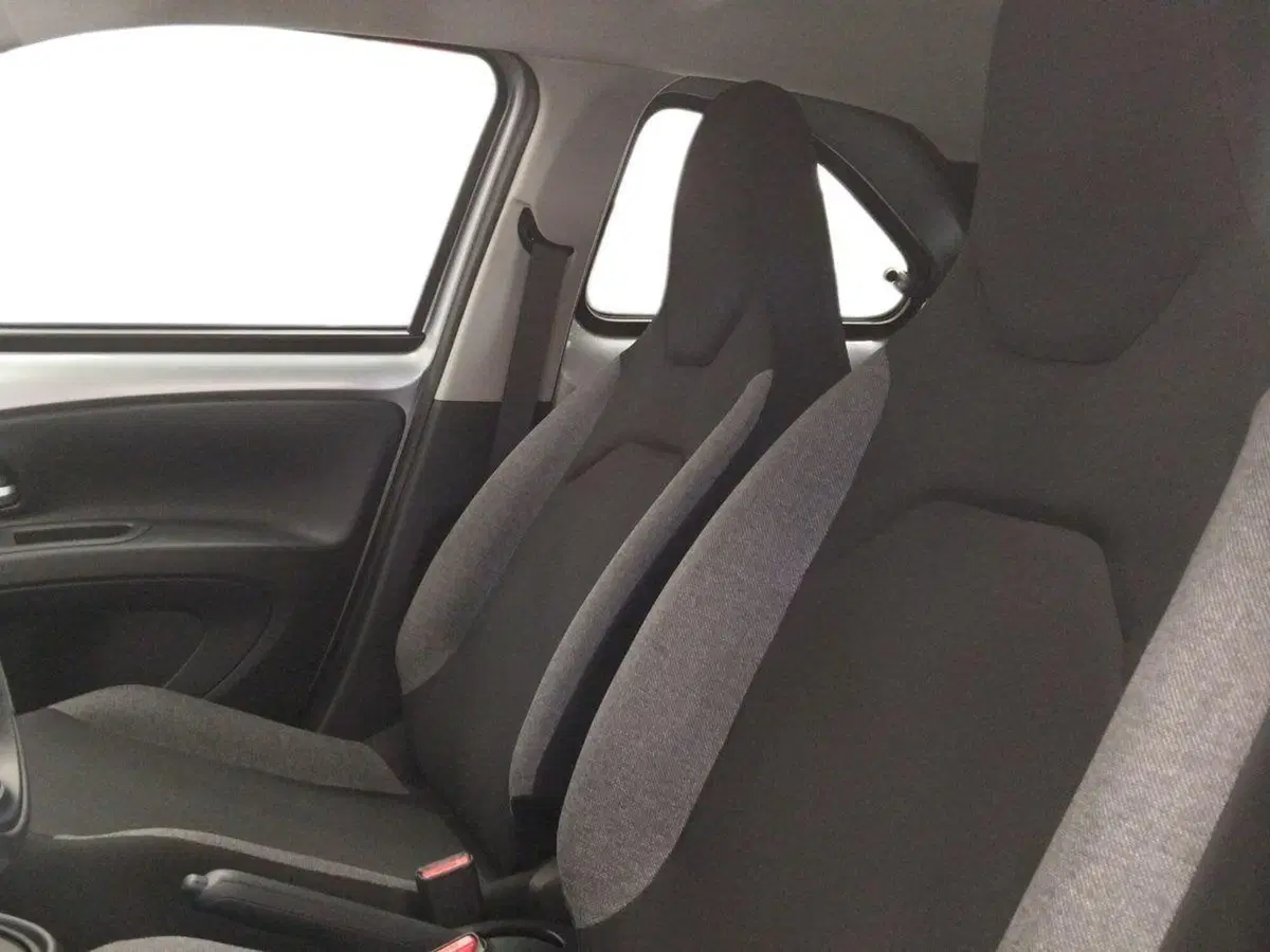 Toyota Aygo X usata a Roma (11)