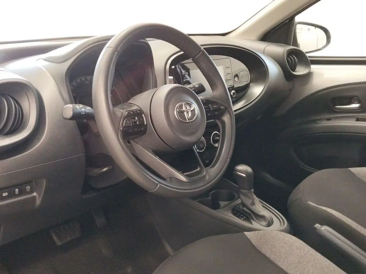 Toyota Aygo X usata a Roma (7)
