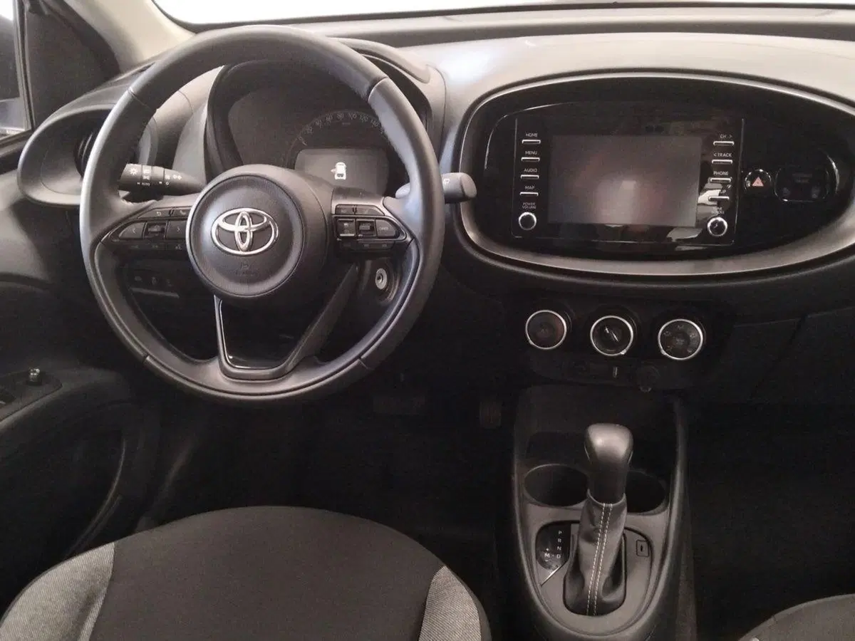 Toyota Aygo X usata a Roma (8)