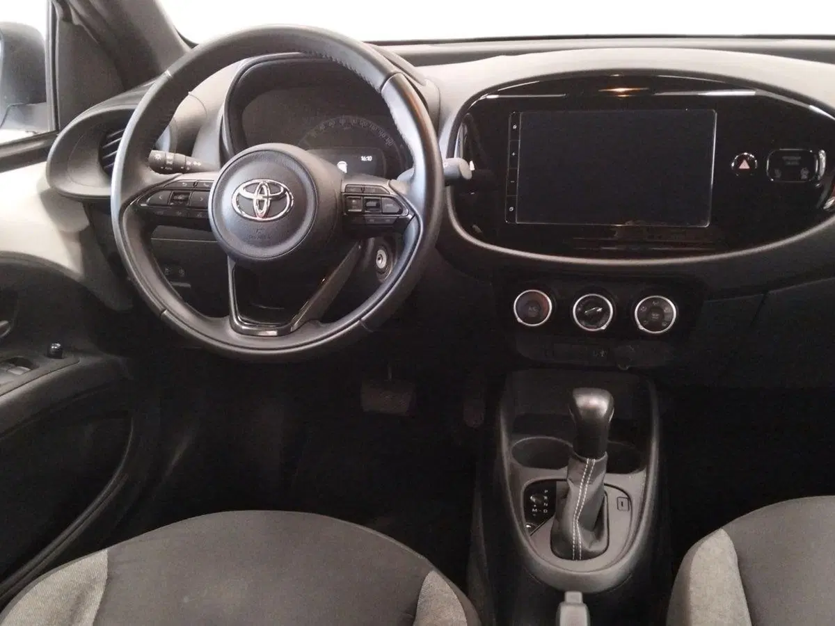 Toyota Aygo X usata a Roma (8)