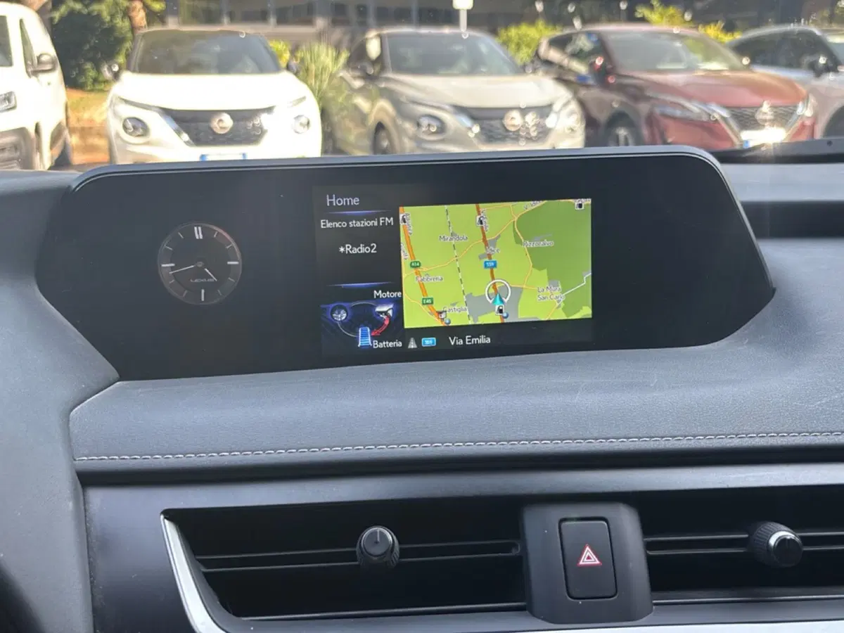Lexus UX usata a Bologna (12)