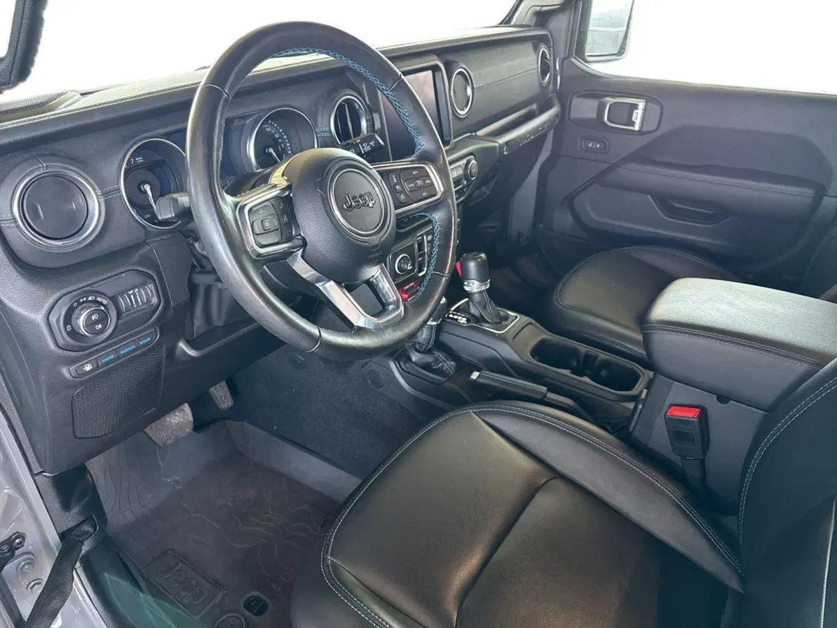 Jeep Wrangler Unlimited usata a Bari (10)