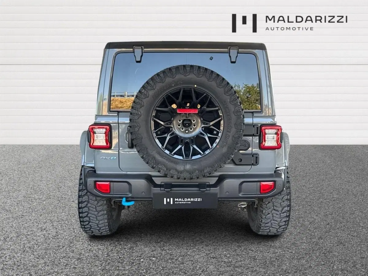 Jeep Wrangler Unlimited usata a Bari (3)