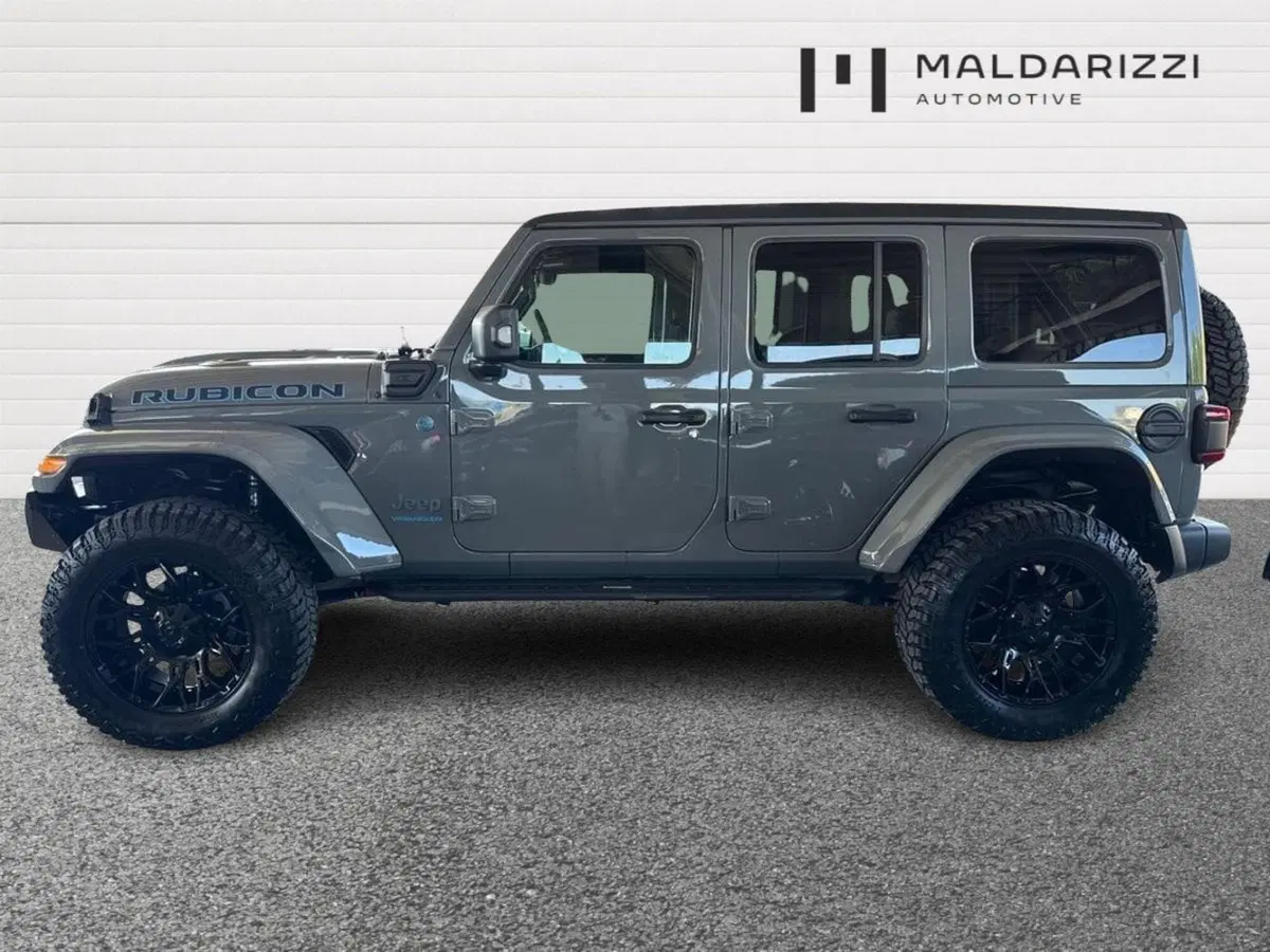 Jeep Wrangler Unlimited usata a Bari (5)