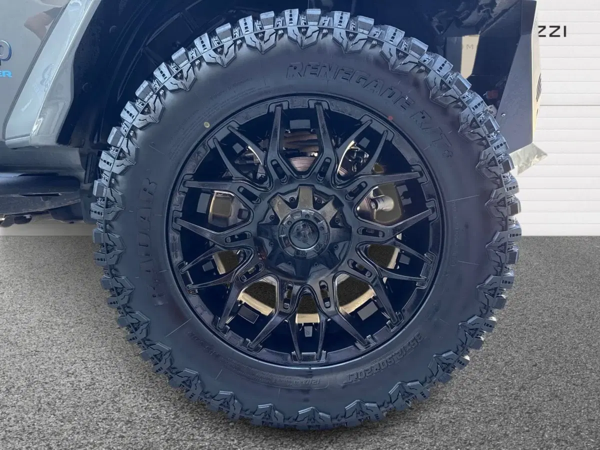 Jeep Wrangler Unlimited usata a Bari (6)