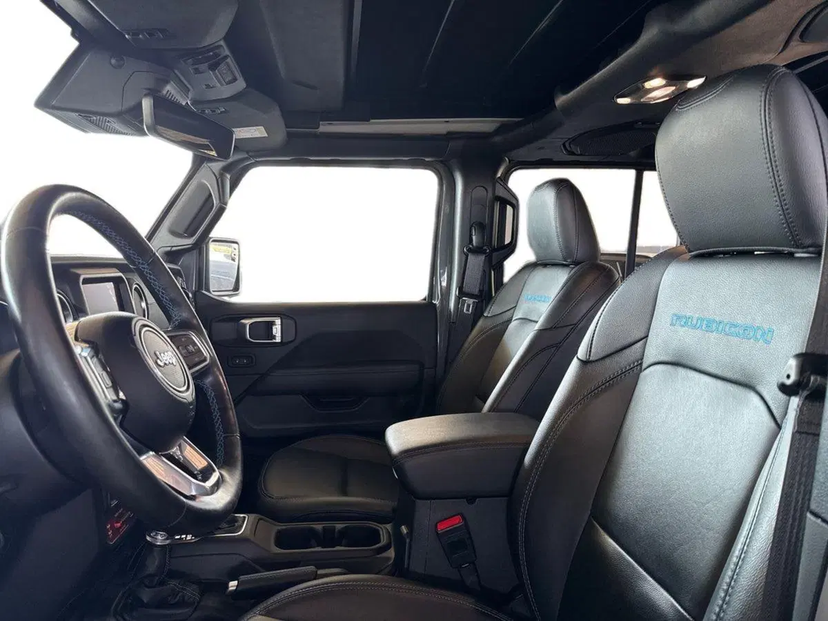 Jeep Wrangler Unlimited usata a Bari (7)