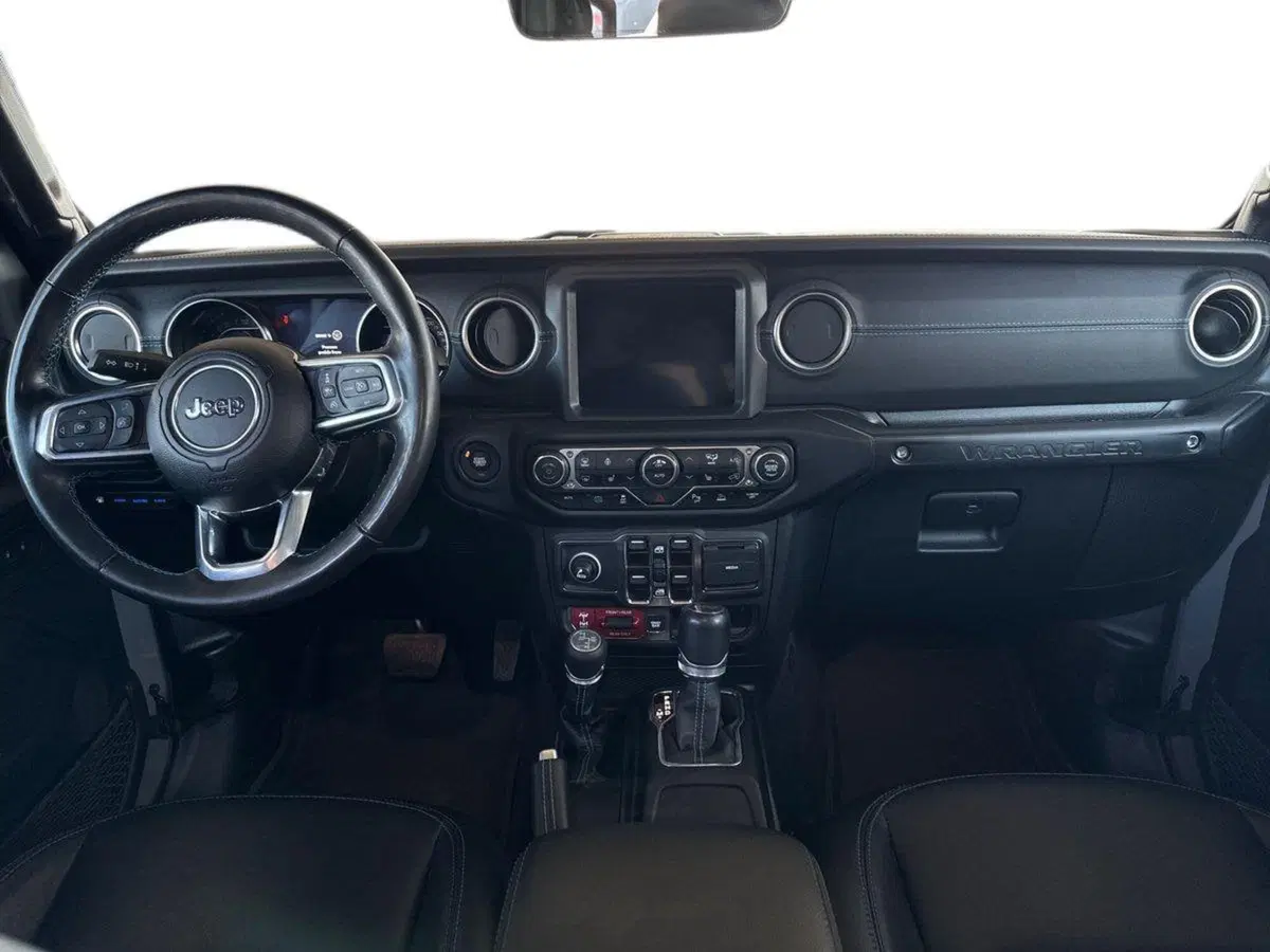 Jeep Wrangler Unlimited usata a Bari (8)