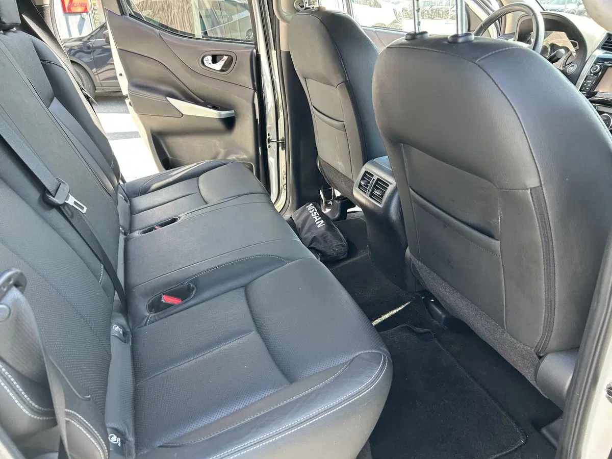Nissan Navara usata a Ferrara (12)