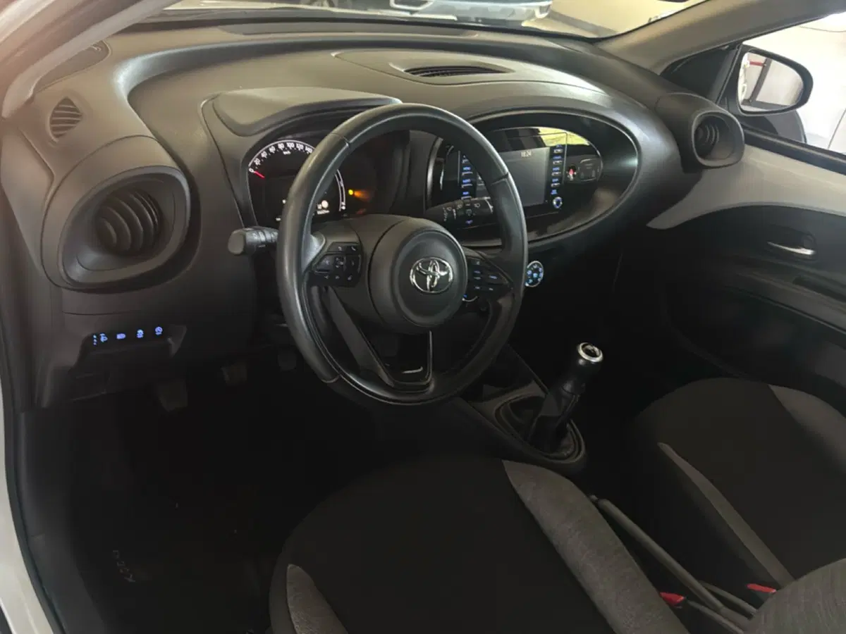 Toyota Aygo X usata a Ferrara (17)