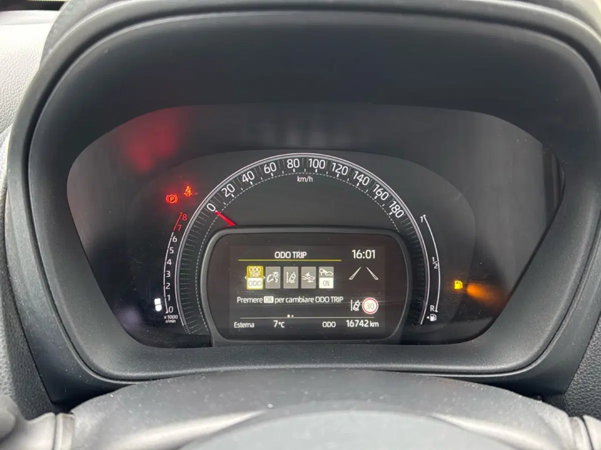 Toyota Aygo X usata a Ferrara (12)
