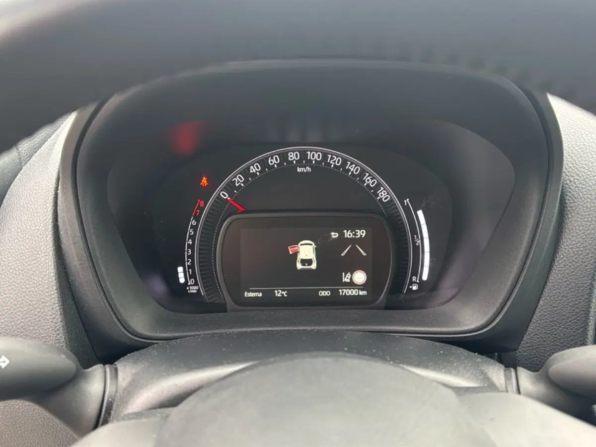 Toyota Aygo X usata a Ferrara (14)