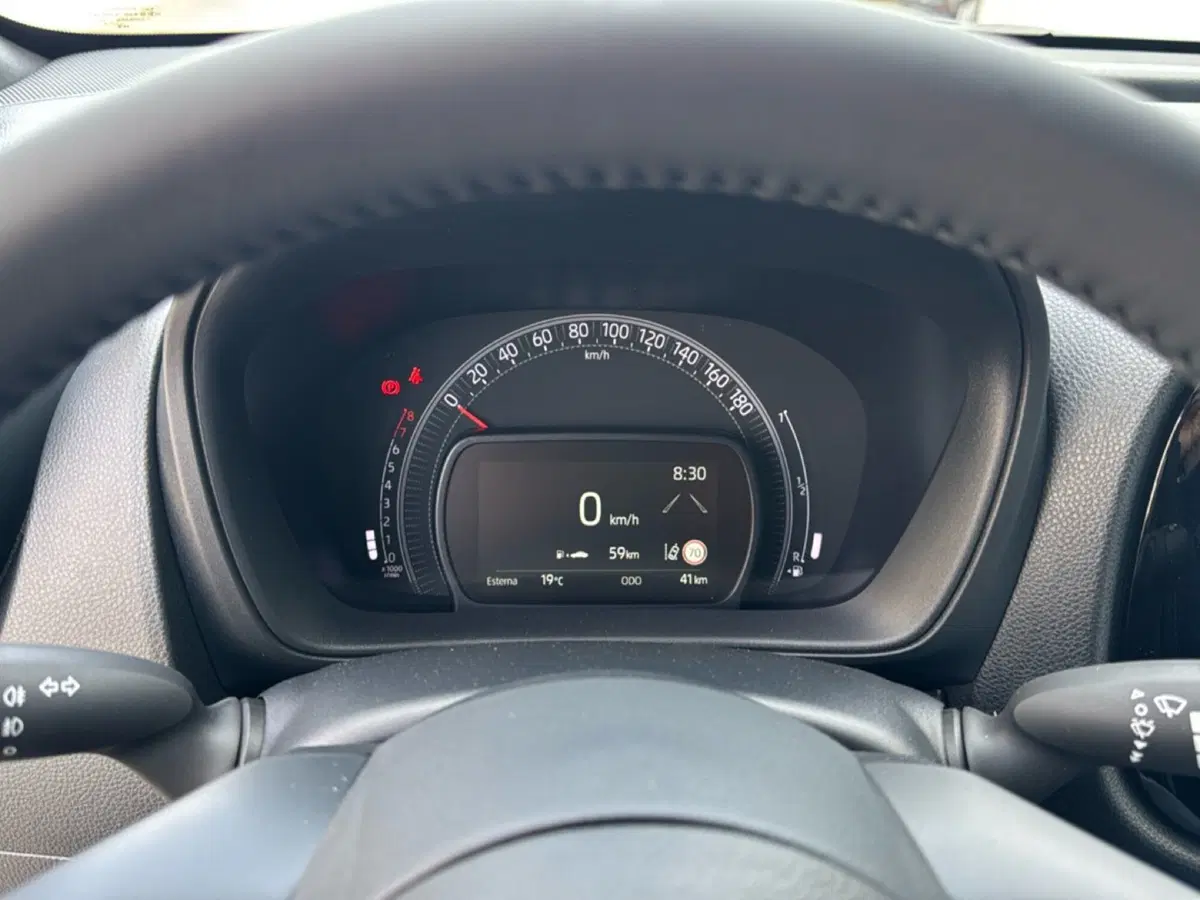 Toyota Aygo X nuova a Ferrara (11)
