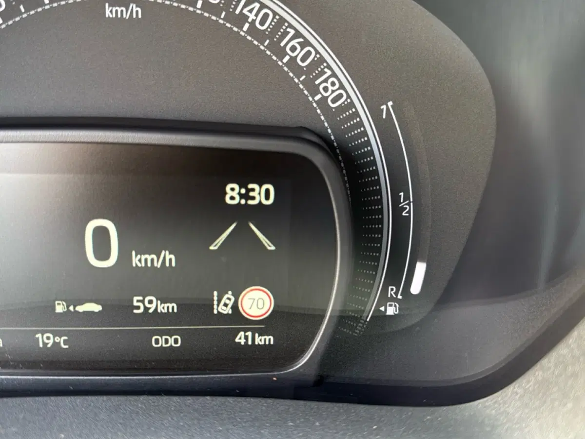 Toyota Aygo X nuova a Ferrara (12)