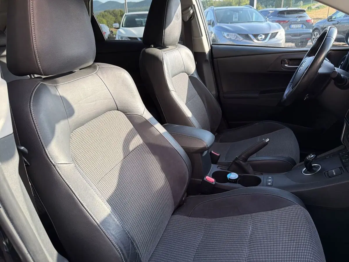 Toyota Auris Station Wagon usata a Siena (10)