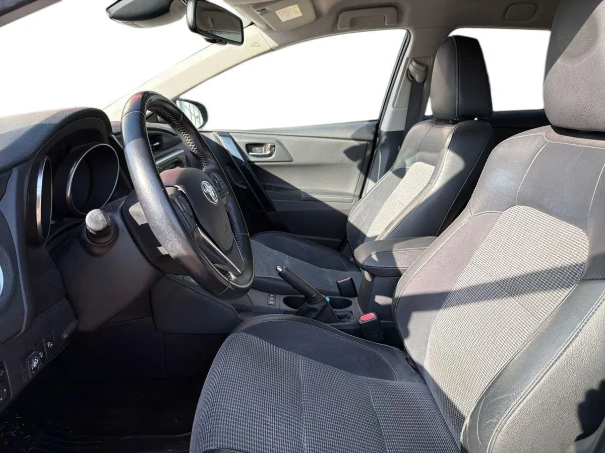 Toyota Auris Station Wagon usata a Siena (9)