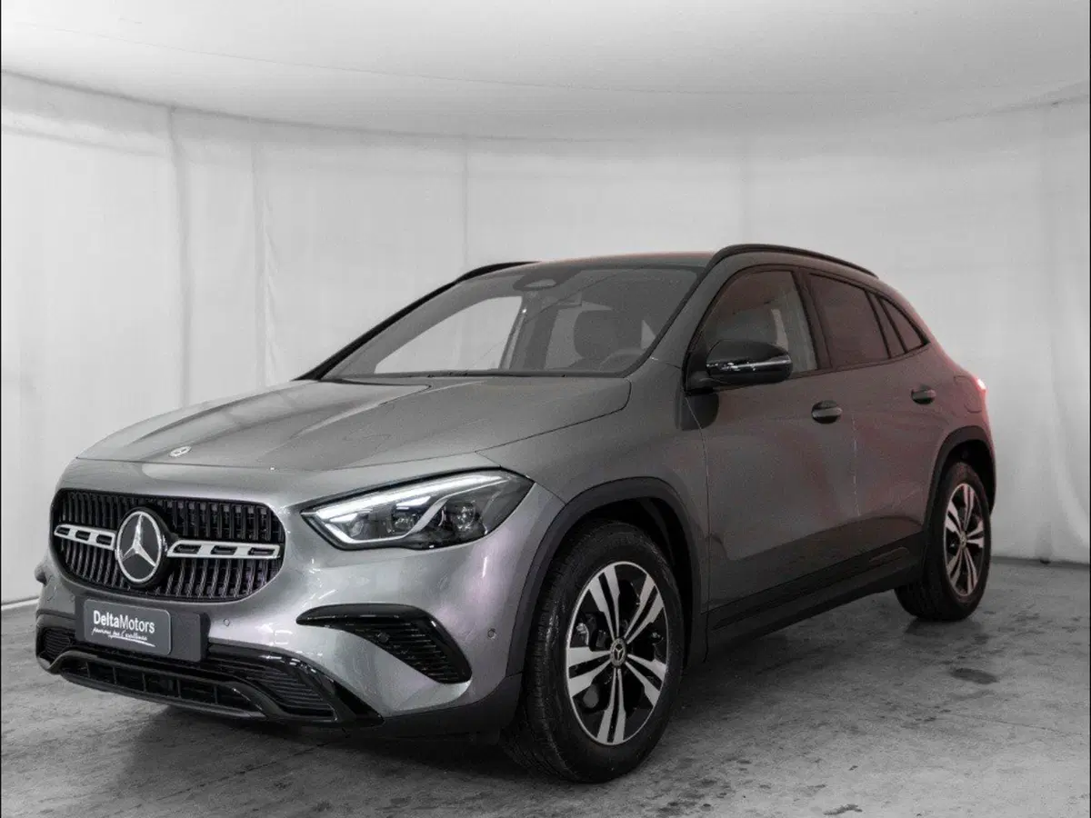 Mercedes-Benz GLA SUV nuova a Macerata