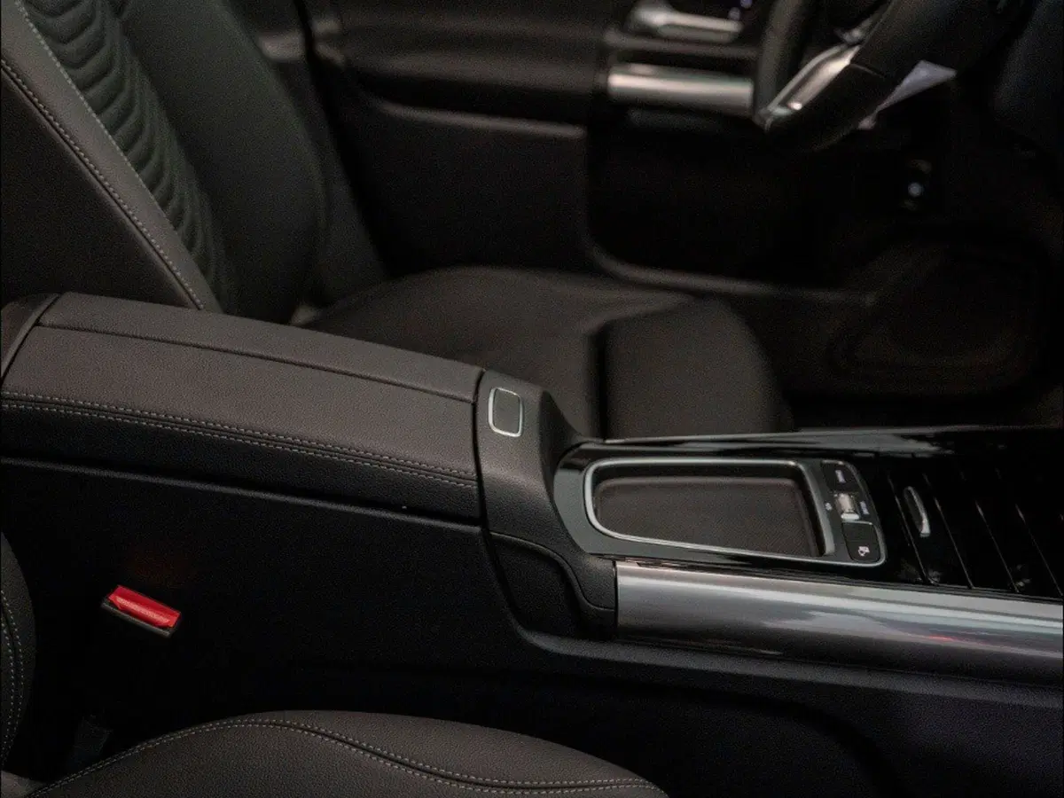 Mercedes-Benz GLA SUV nuova a Macerata (11)