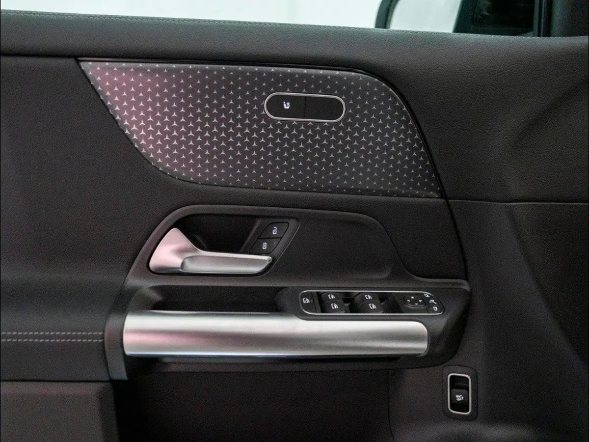 Mercedes-Benz GLA SUV nuova a Macerata (14)