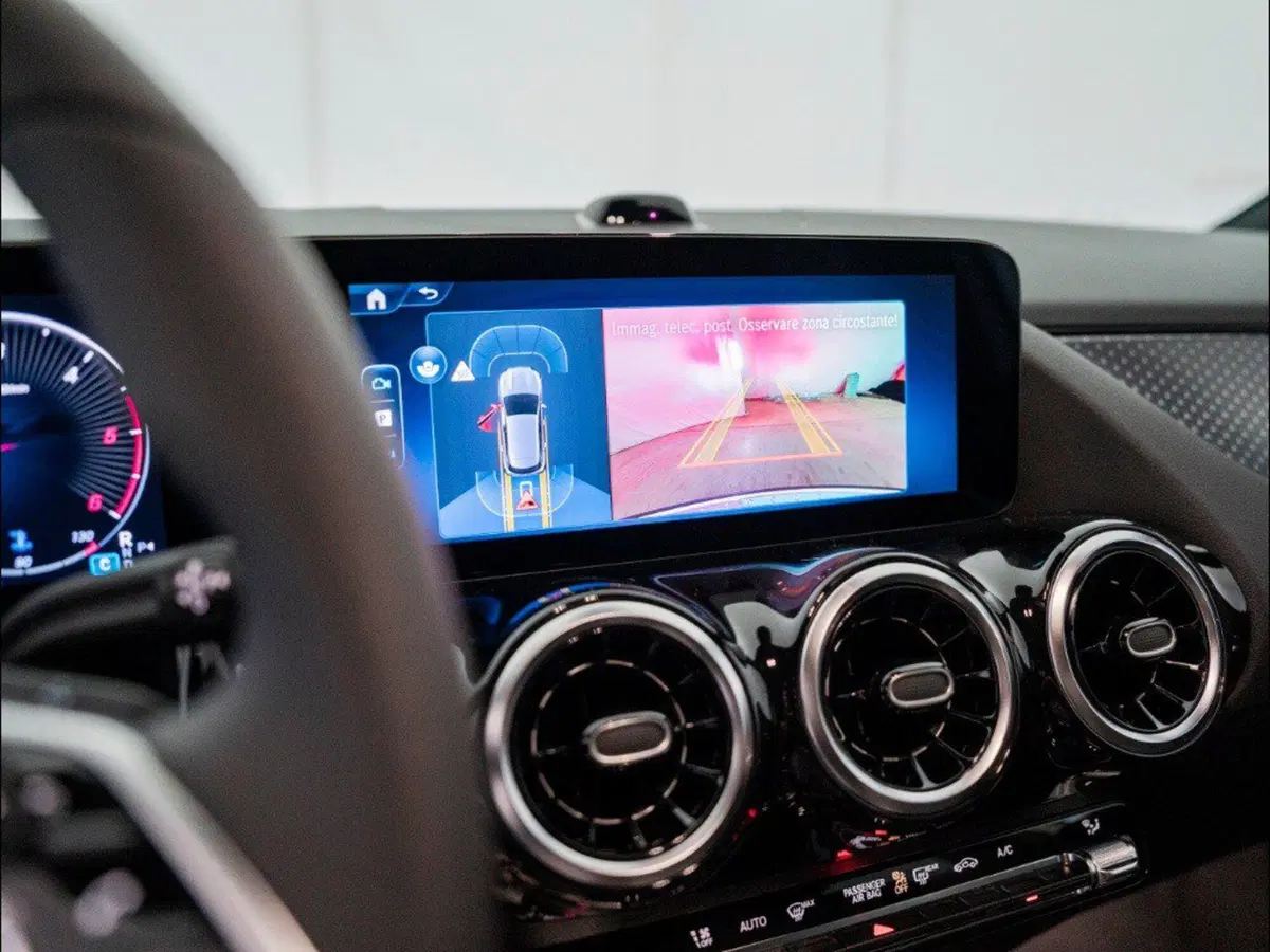 Mercedes-Benz GLA SUV nuova a Macerata (16)