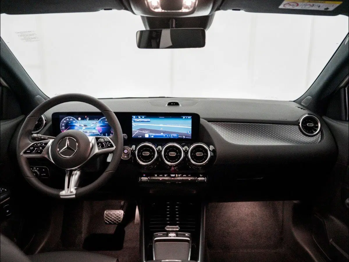 Mercedes-Benz GLA SUV nuova a Macerata (17)
