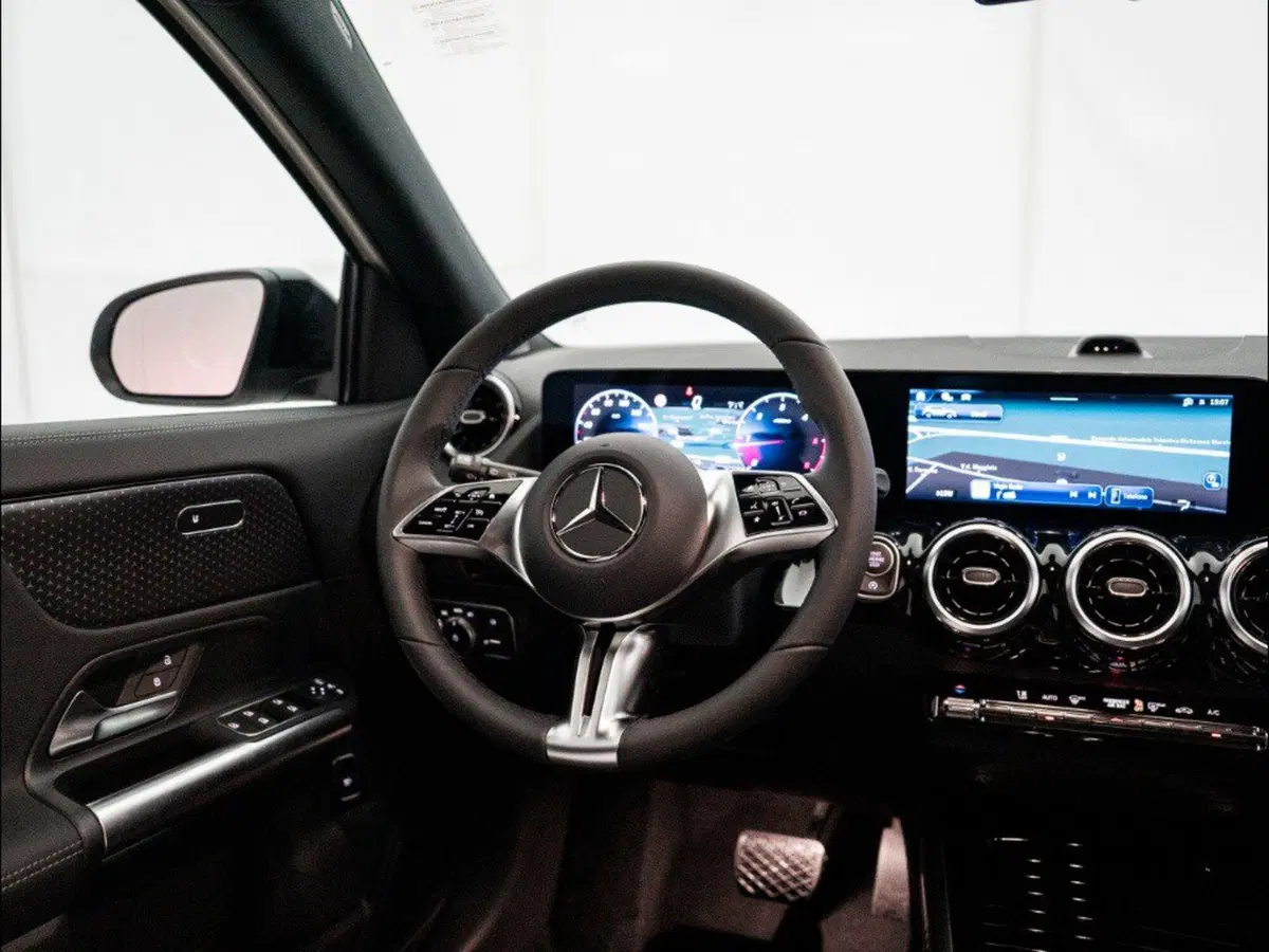 Mercedes-Benz GLA SUV nuova a Macerata (18)
