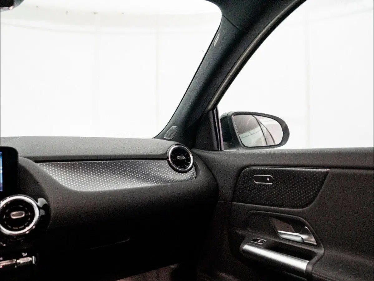 Mercedes-Benz GLA SUV nuova a Macerata (19)