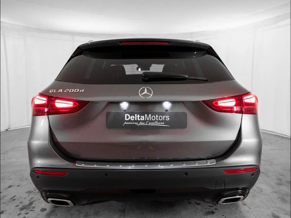 Mercedes-Benz GLA SUV nuova a Macerata (3)