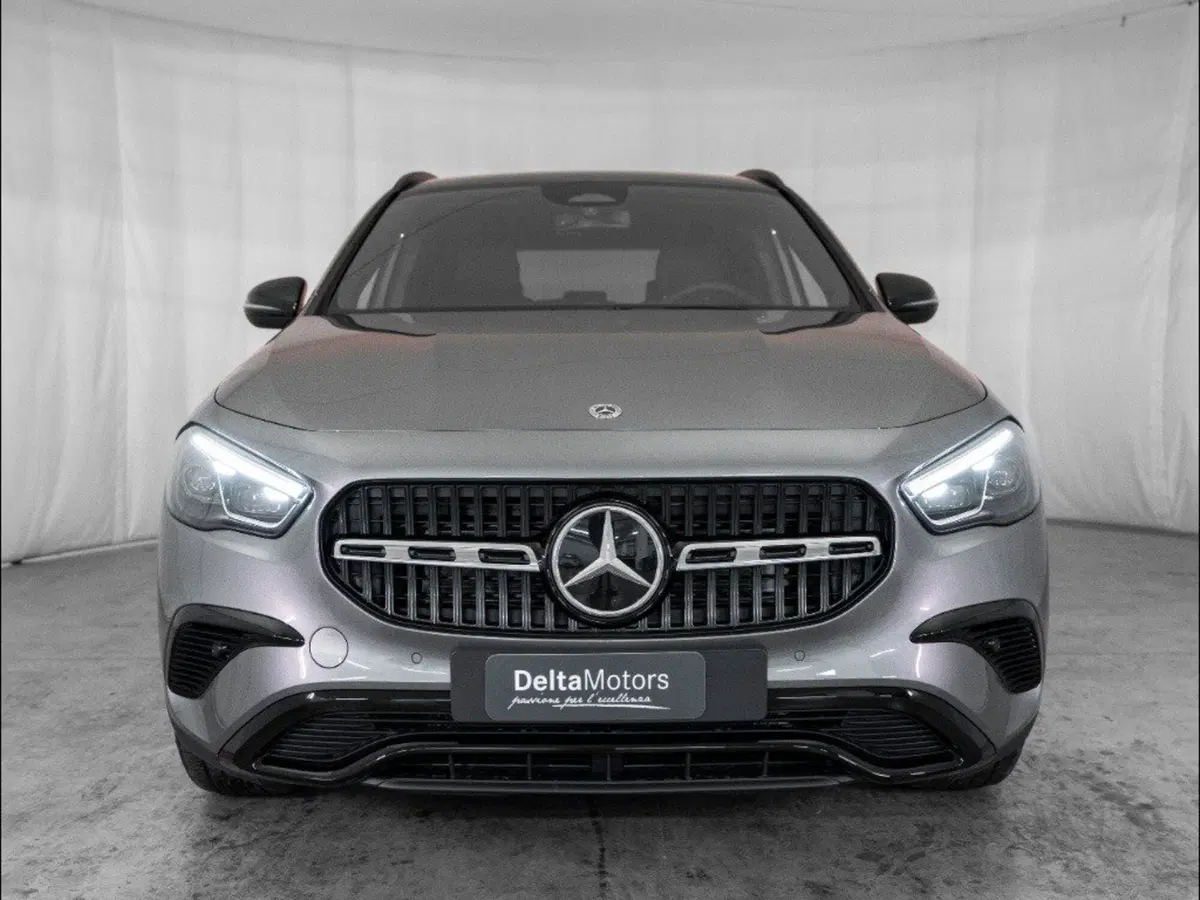 Mercedes-Benz GLA SUV nuova a Macerata (5)