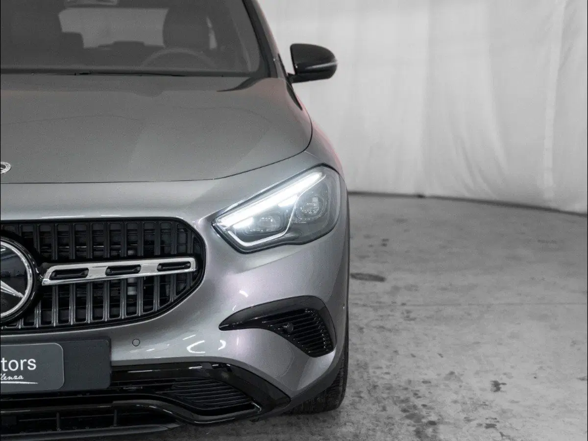 Mercedes-Benz GLA SUV nuova a Macerata (6)