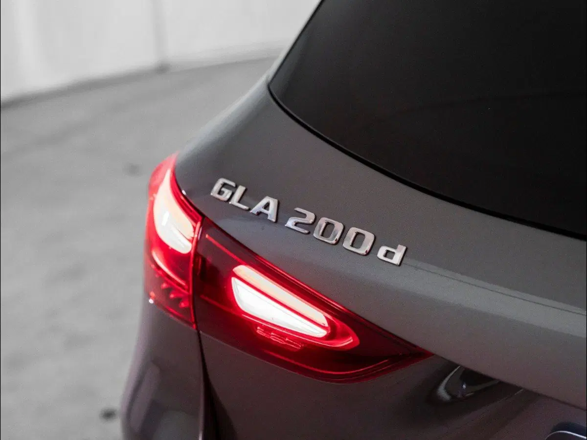 Mercedes-Benz GLA SUV nuova a Macerata (8)