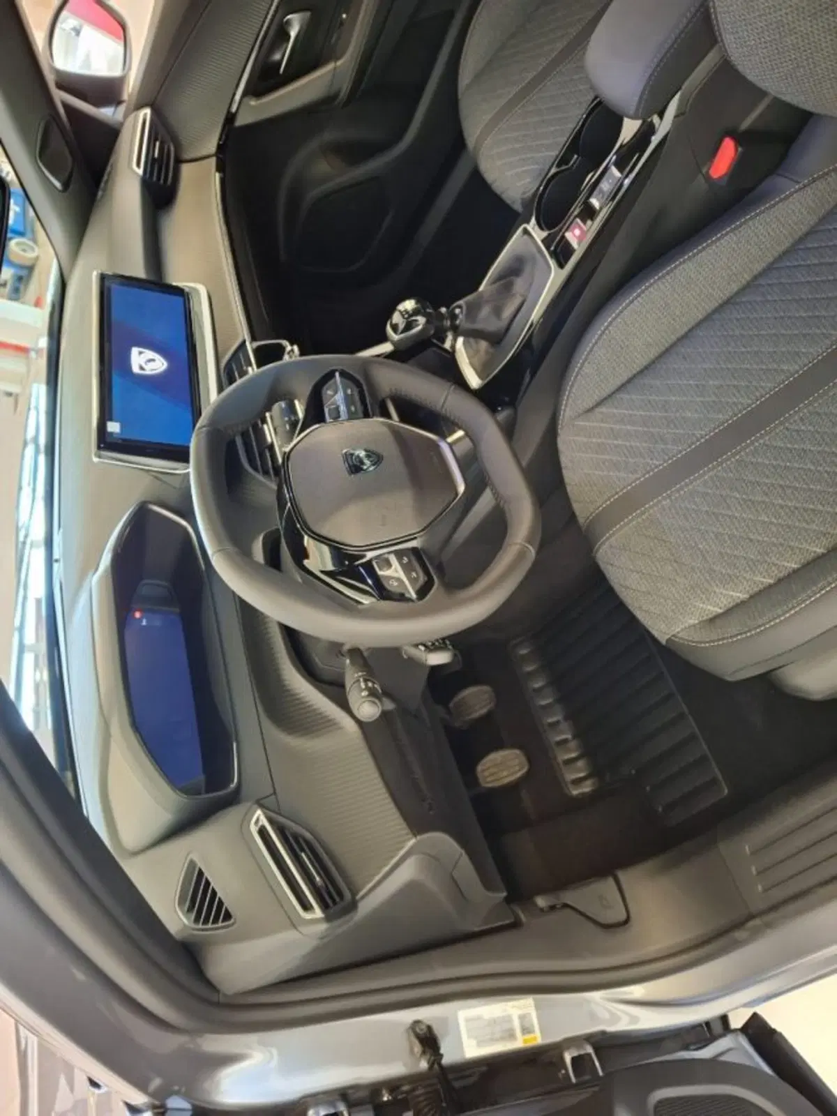 Peugeot 2008 nuova a Vicenza (7)