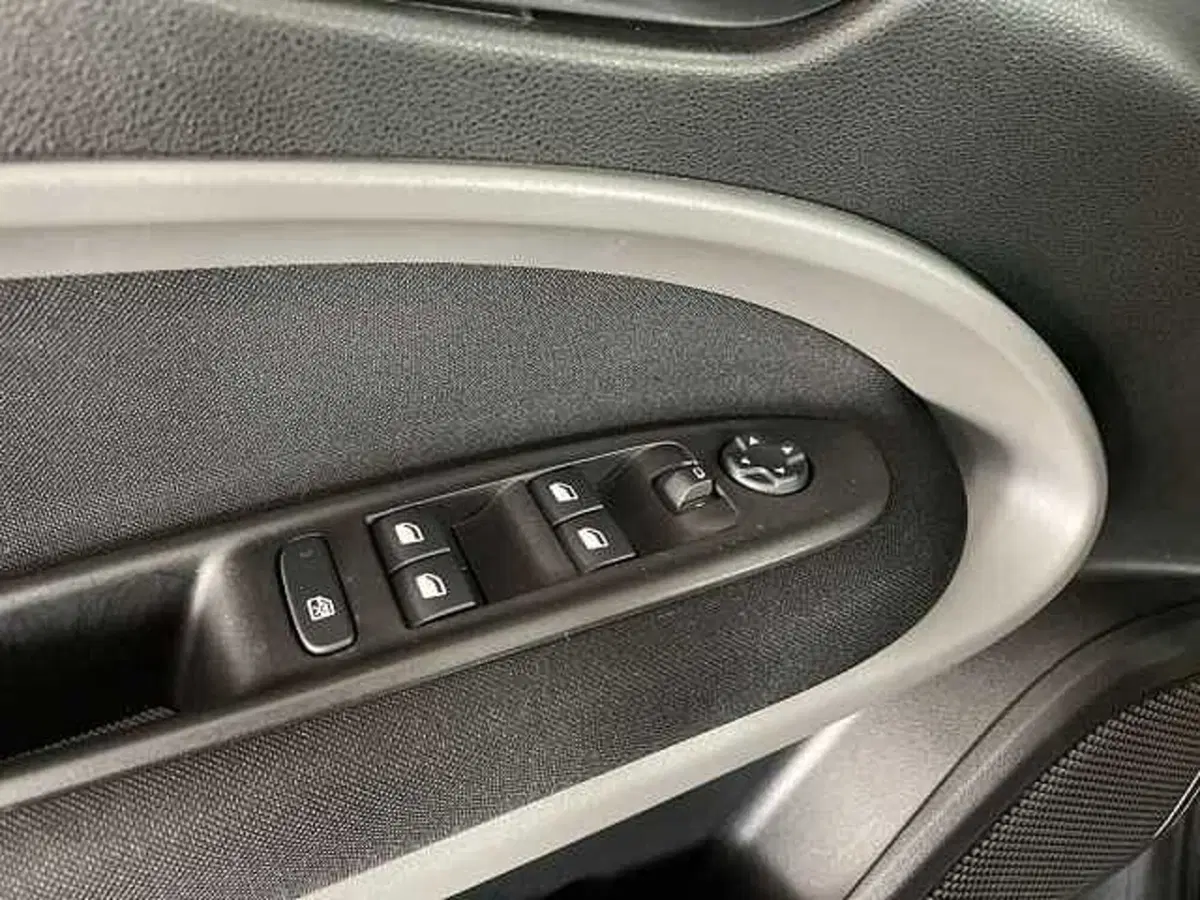 Jeep Avenger usata a Prato (19)