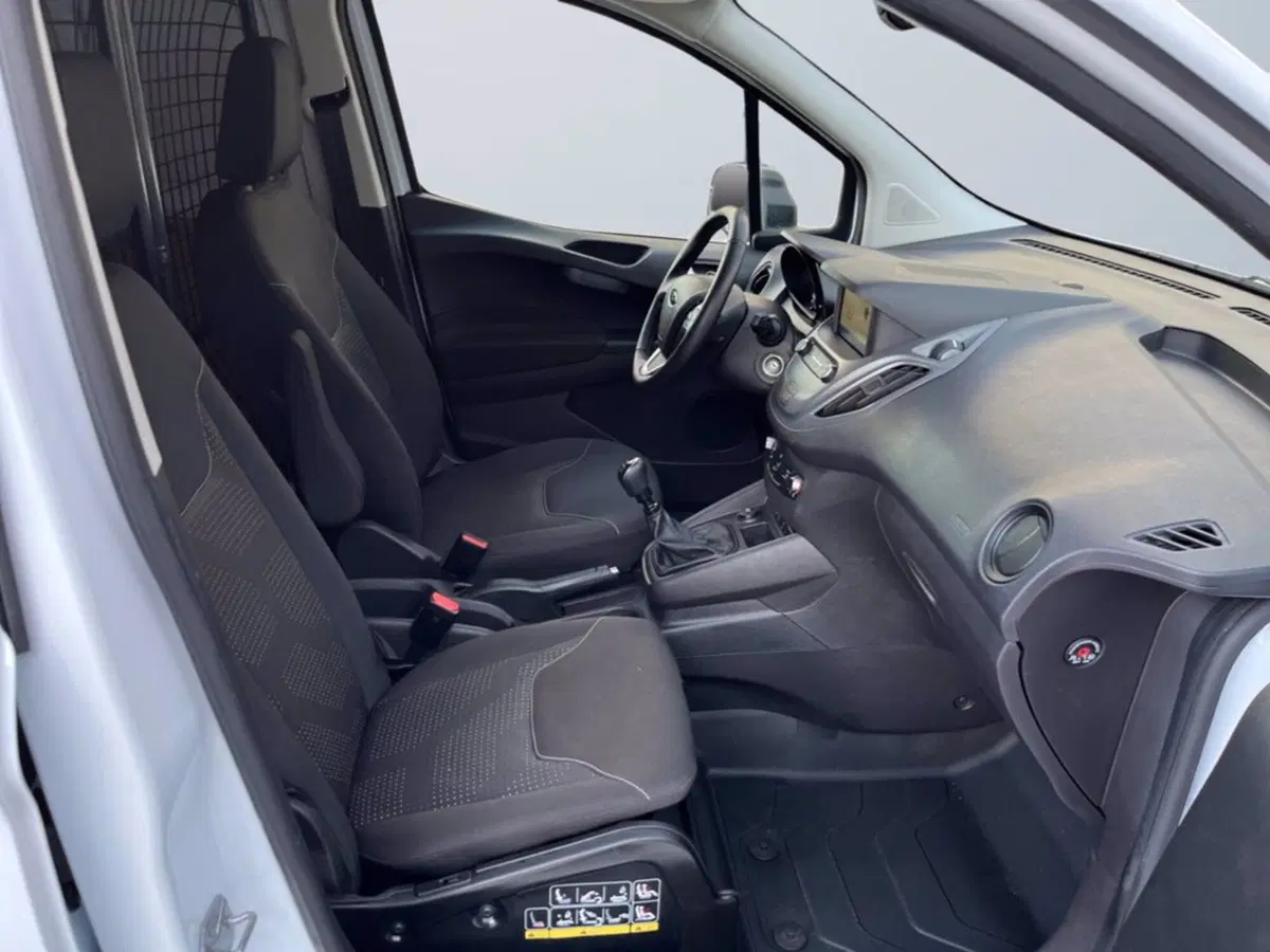 Ford Transit Courier usata a Milano (13)