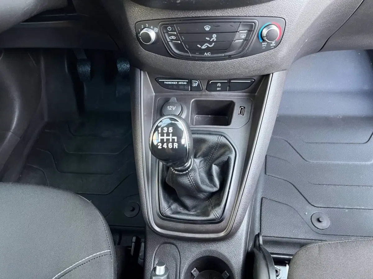 Ford Transit Courier usata a Milano (14)