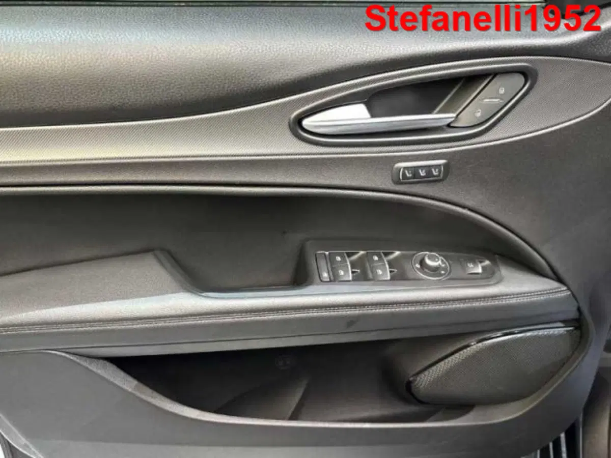 Alfa Romeo Stelvio usata a Bologna (10)