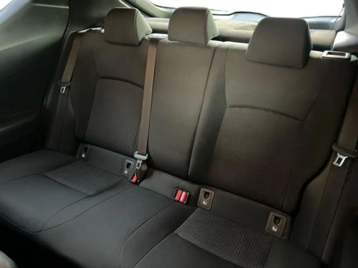 Toyota Toyota C-HR nuova a Sassari (11)