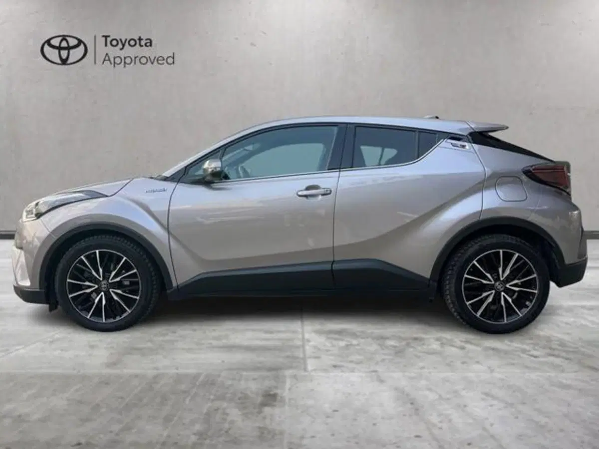 Toyota Toyota C-HR nuova a Sassari (3)