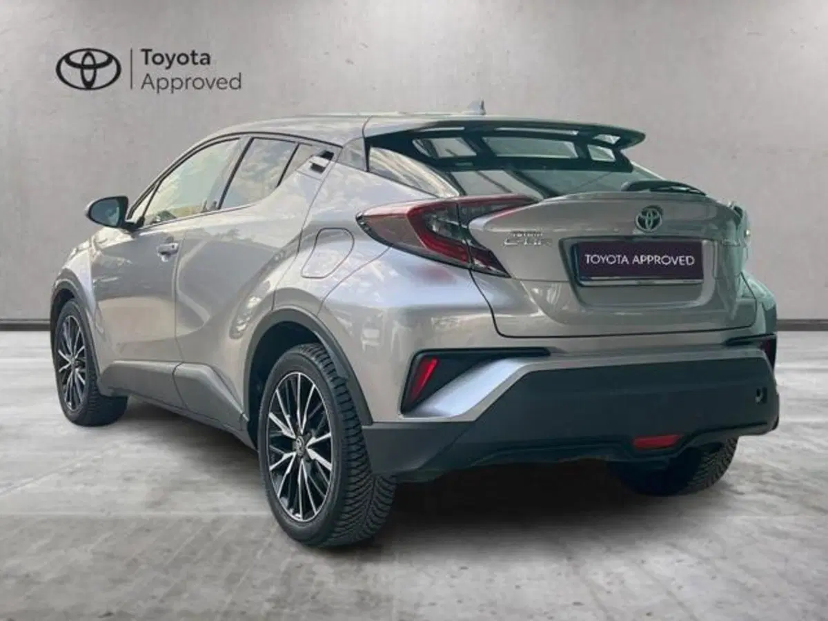 Toyota Toyota C-HR nuova a Sassari (5)
