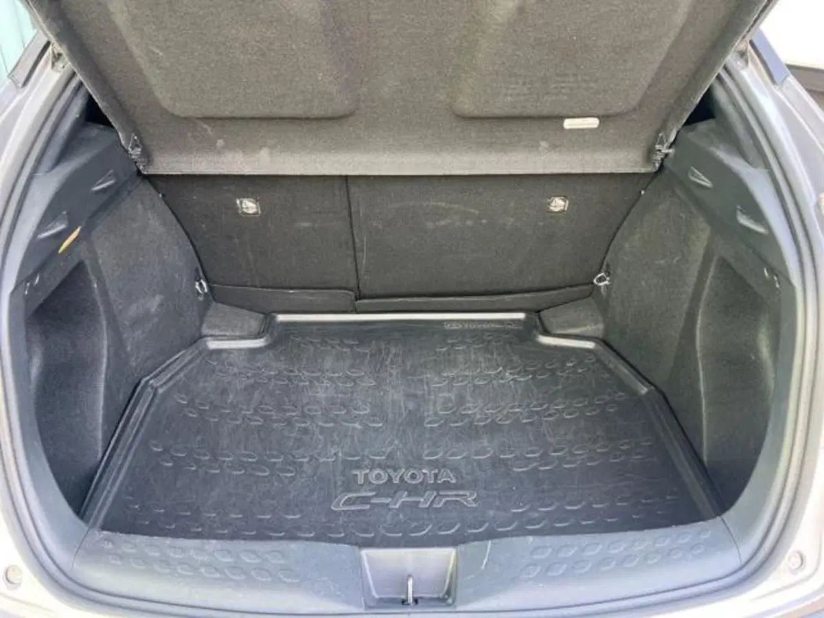 Toyota Toyota C-HR nuova a Sassari (6)
