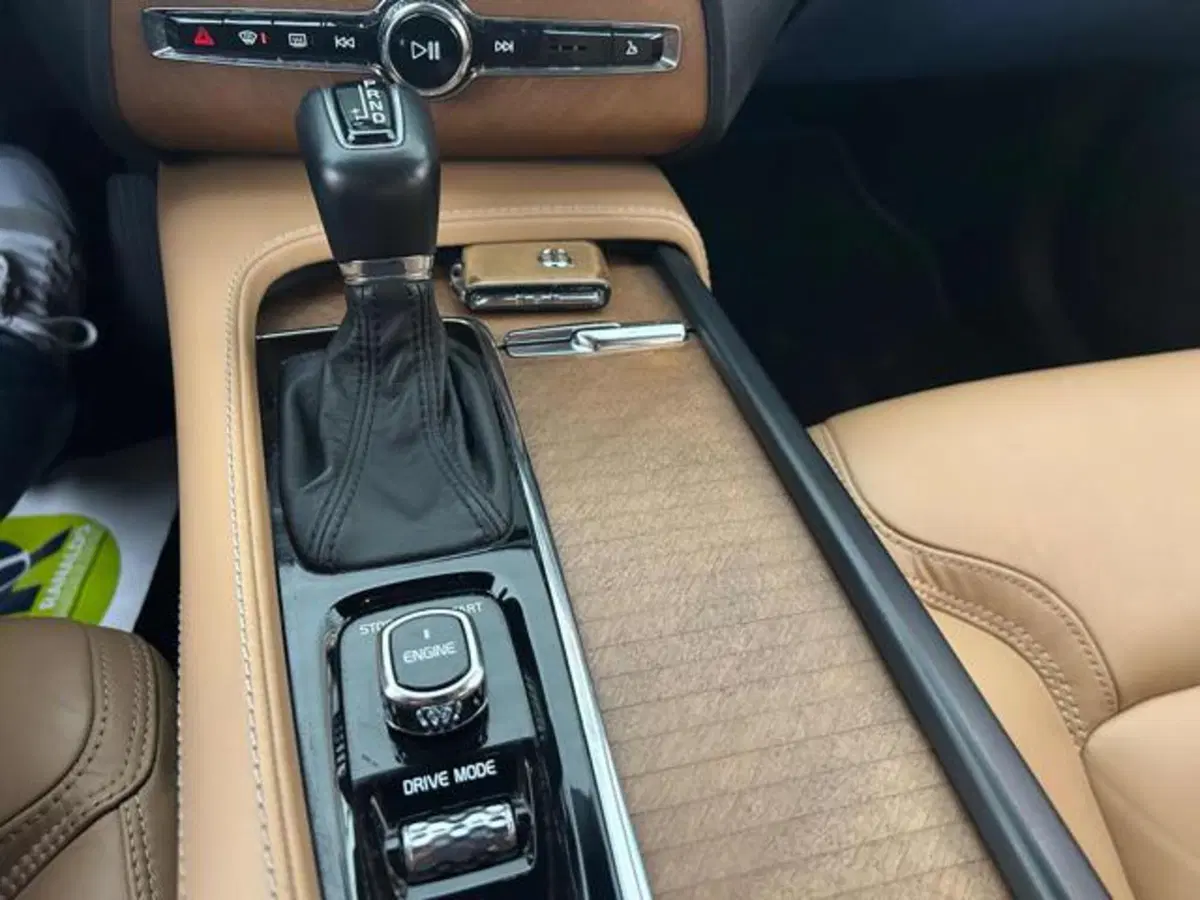 Volvo XC90 usata a Vercelli (10)