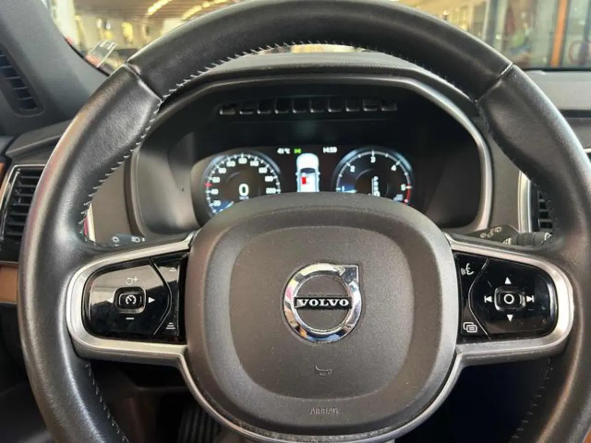 Volvo XC90 usata a Vercelli (8)