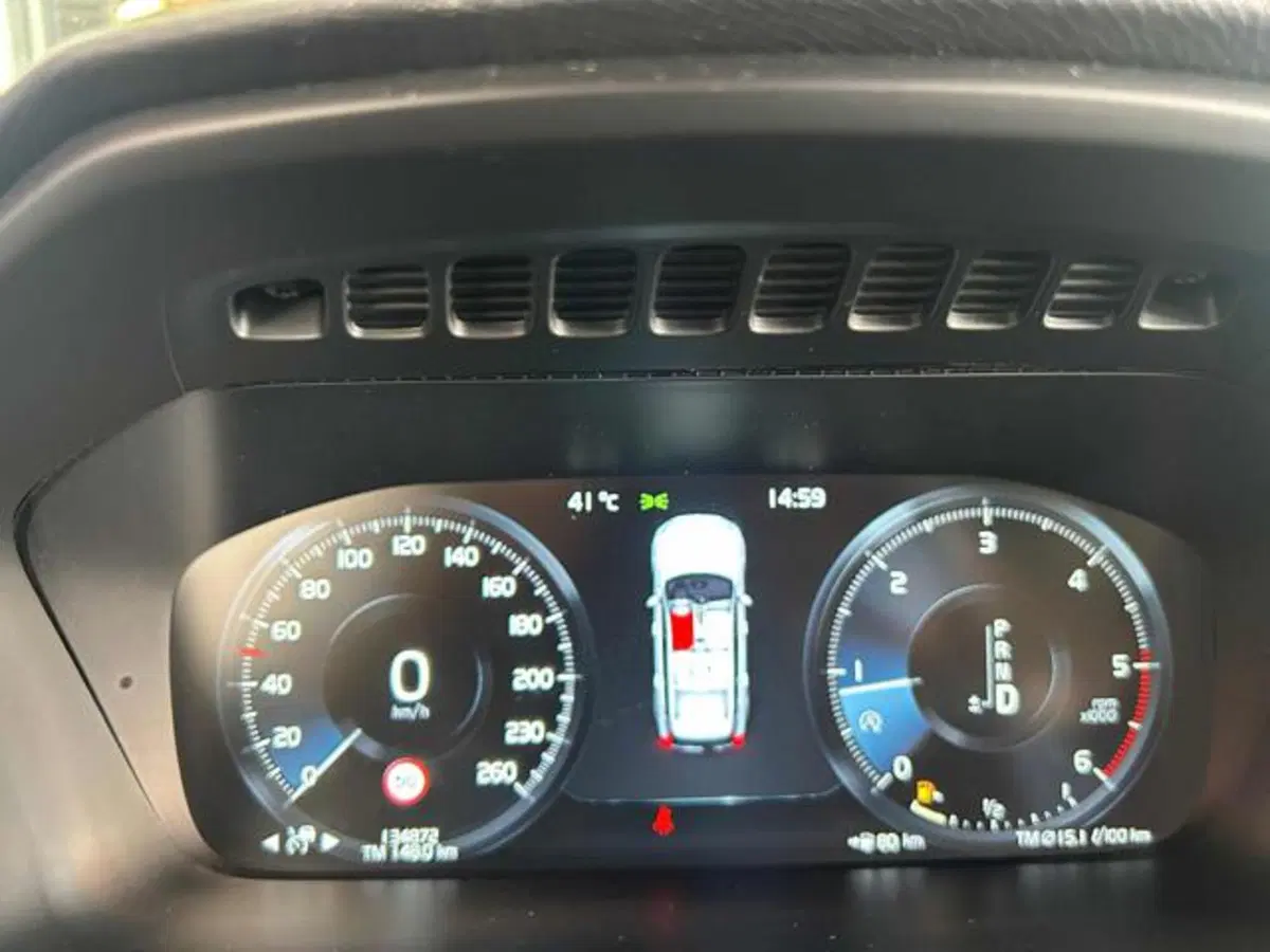 Volvo XC90 usata a Vercelli (9)