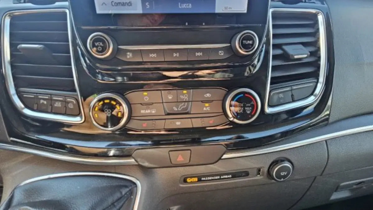 Ford Tourneo Custom usata a Lucca (12)