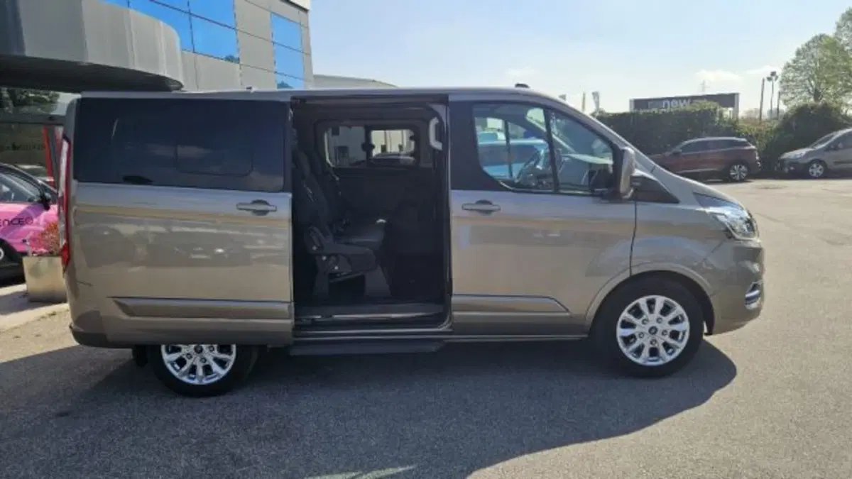 Ford Tourneo Custom usata a Lucca (4)