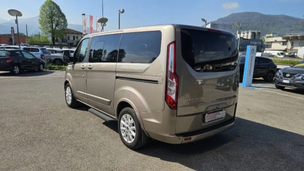 Ford Tourneo Custom usata a Lucca (8)