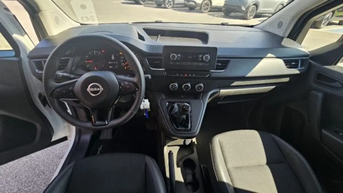 Nissan Townstar usata a Lucca (13)