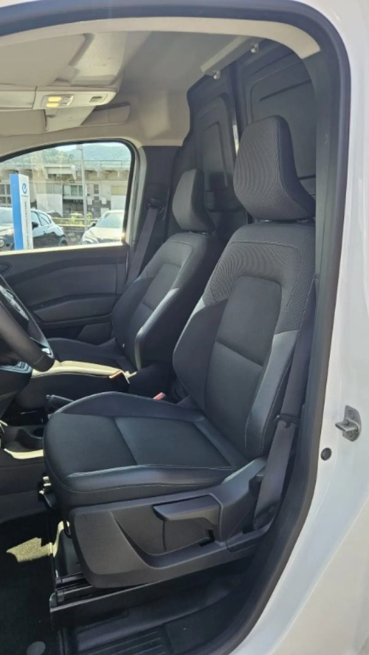 Nissan Townstar usata a Lucca (16)