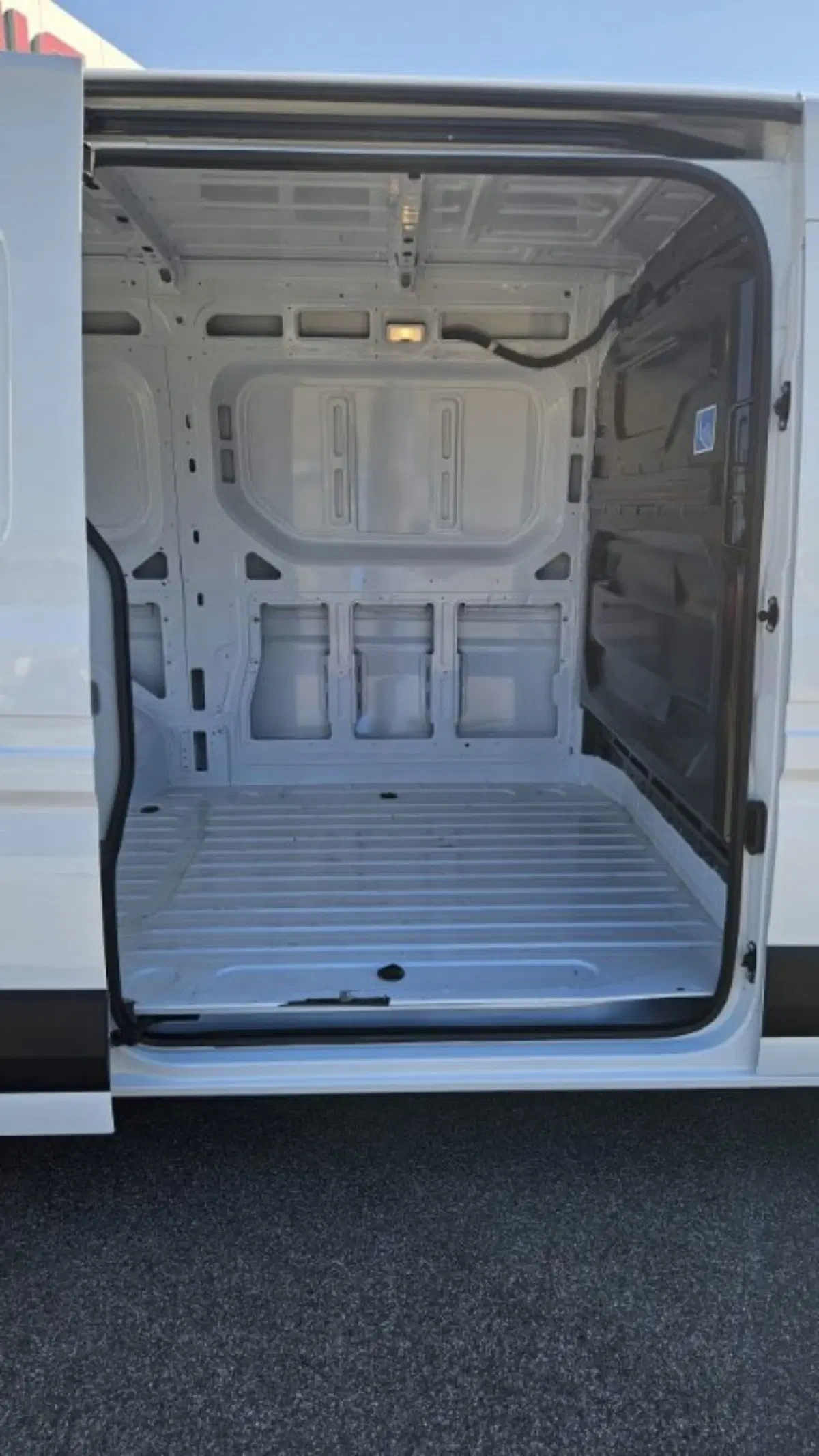 Nissan Interstar Furgone usata a Lucca (10)